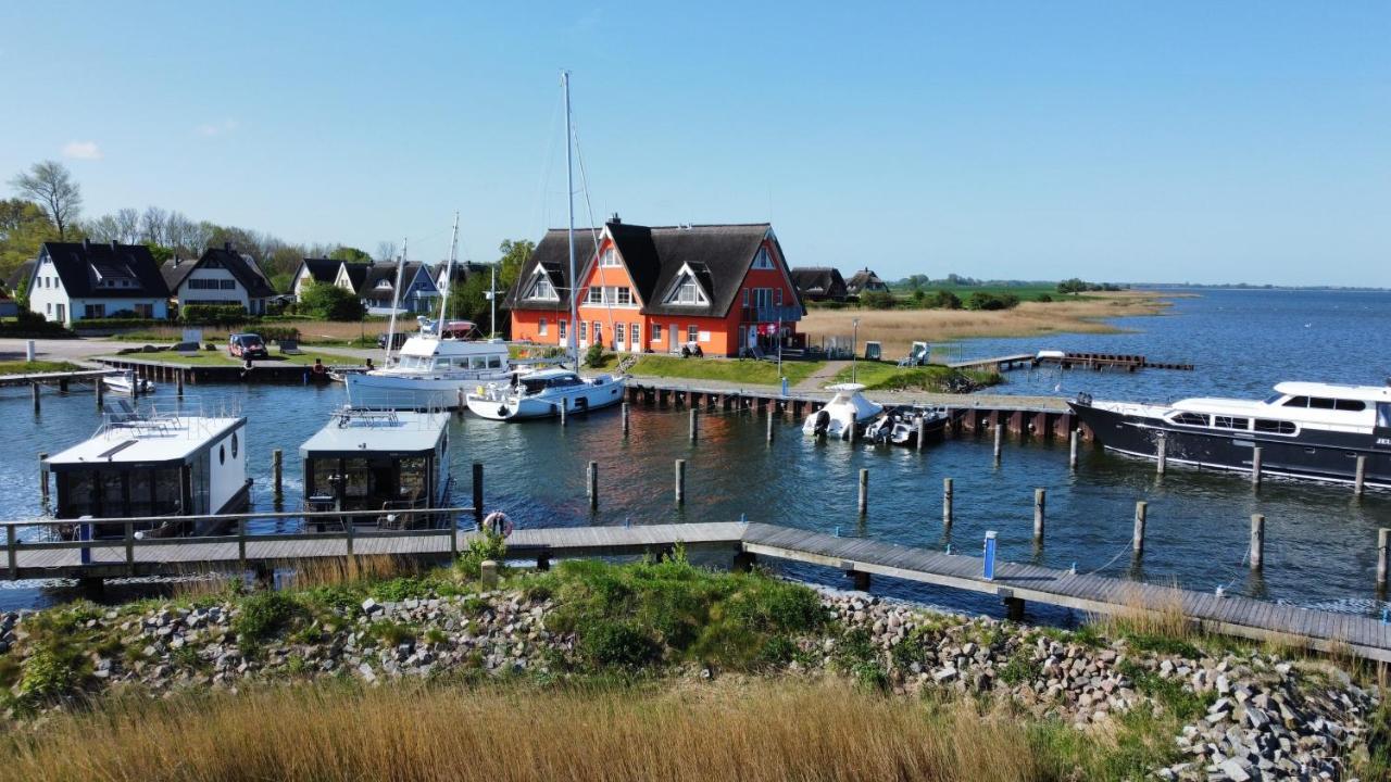 Hausboote Und Fewo Vieregge Екстериор снимка
